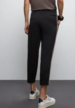 Chino met tapedetails