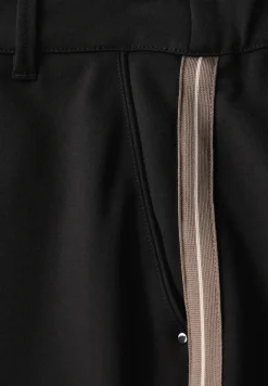 Chino met tapedetails