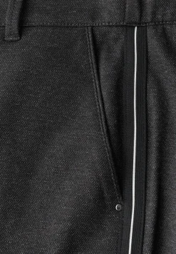 Chino met tapedetails