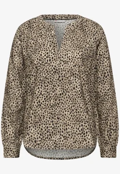 Corduroy blouse in leo look