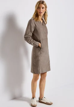 Corduroy jurk met gespleten hals