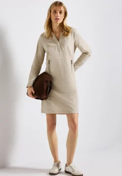 Corduroy jurk met gespleten hals