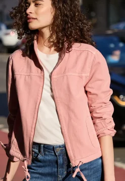 Denim jack in een roze wassing