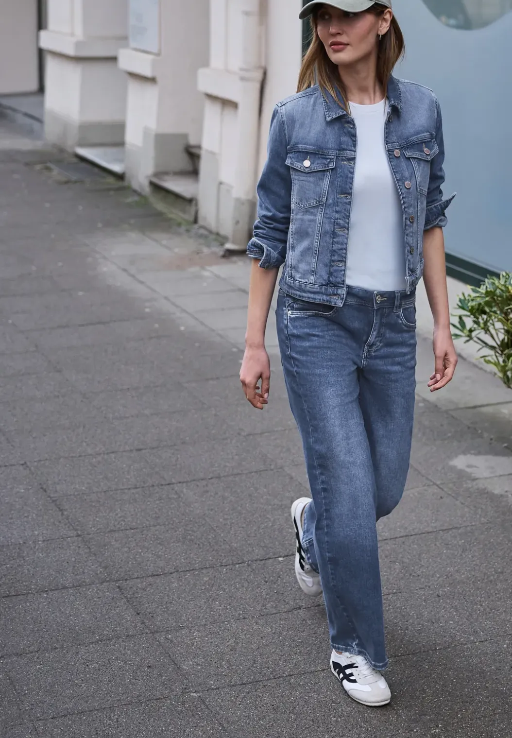 Denim jack met knopen en rugprint