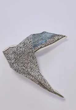 Driehoekige sjaal met grafisch patroon
