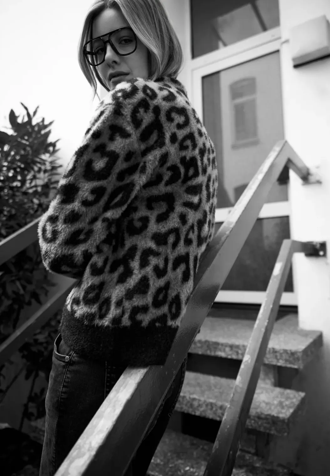 Fluffy leo vest