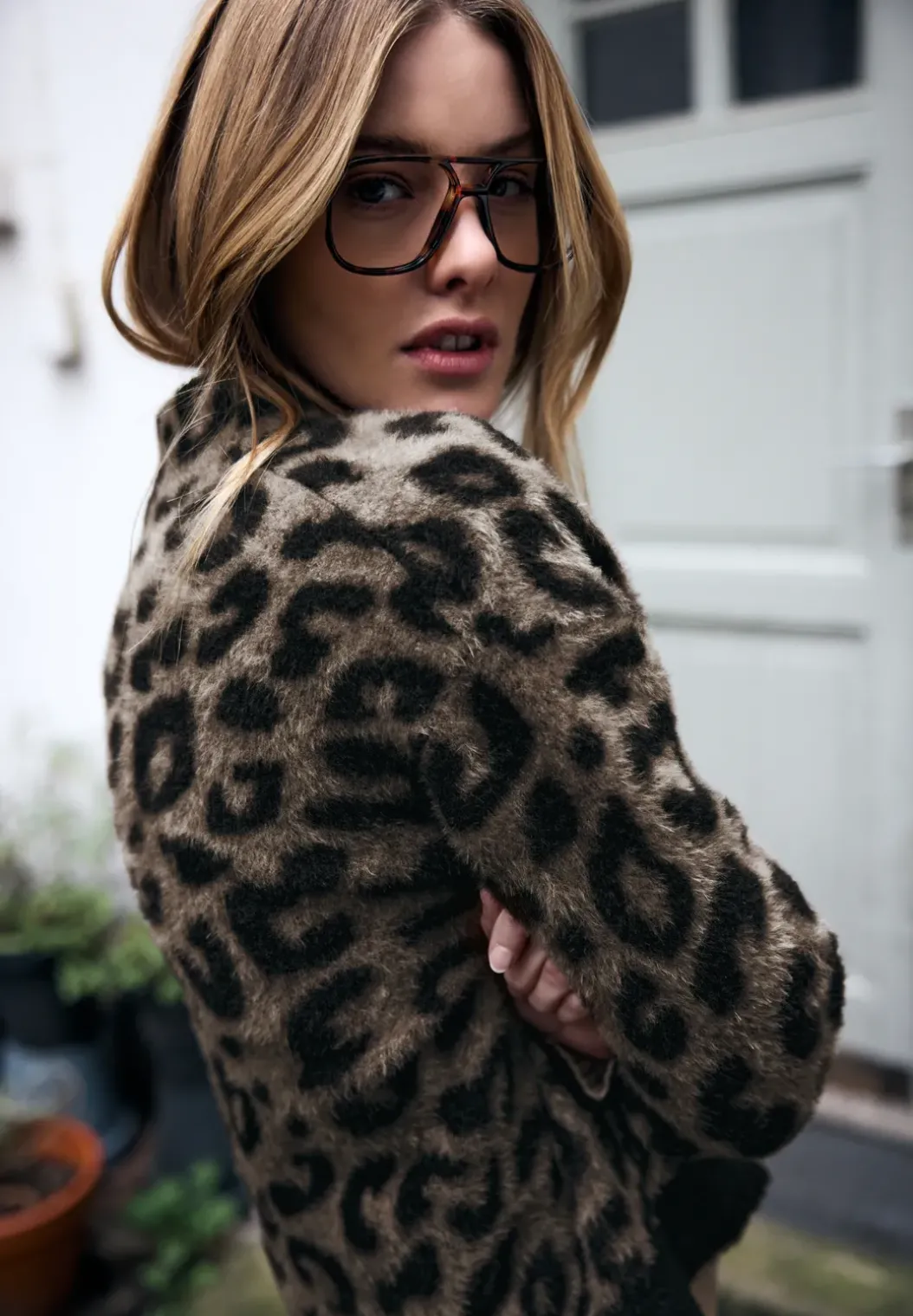 Fluffy leo vest
