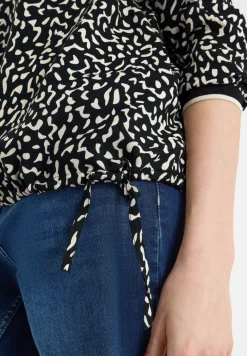 Gedessineerde blouse