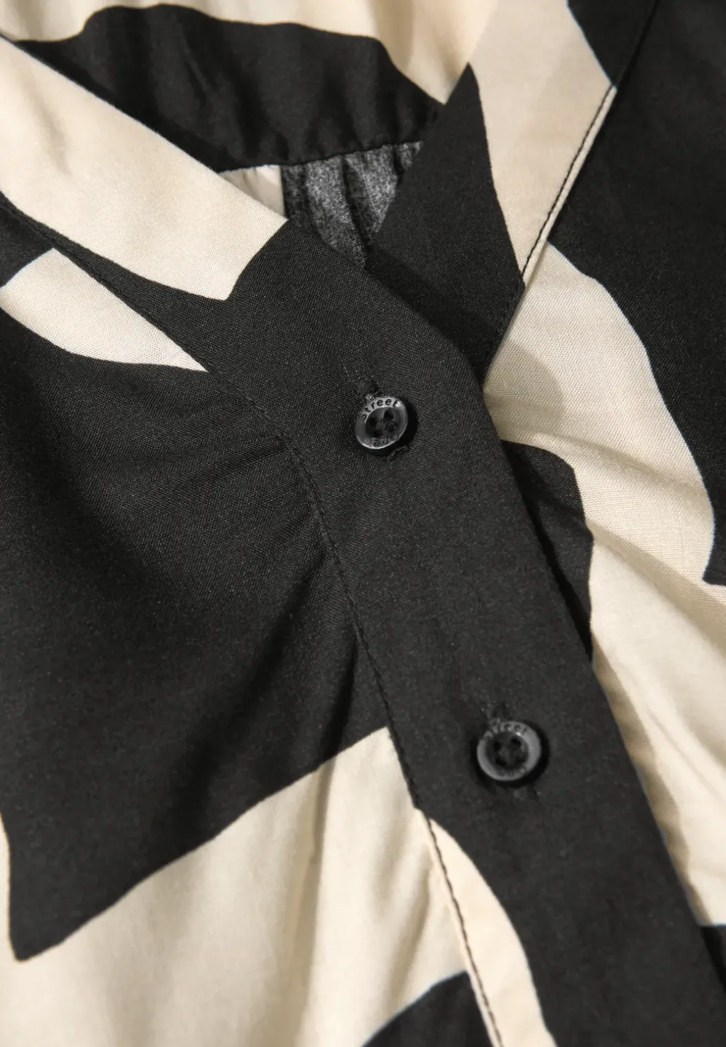 Gedessineerde blouse