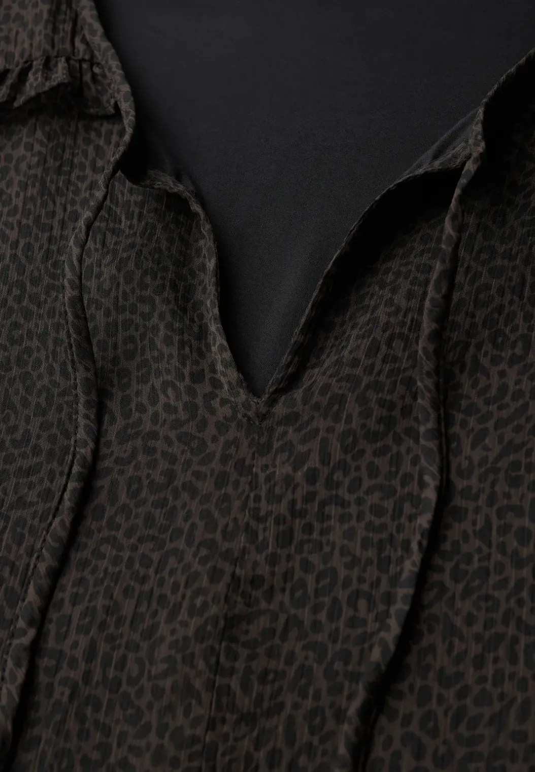 Gedessineerde chiffon jurk