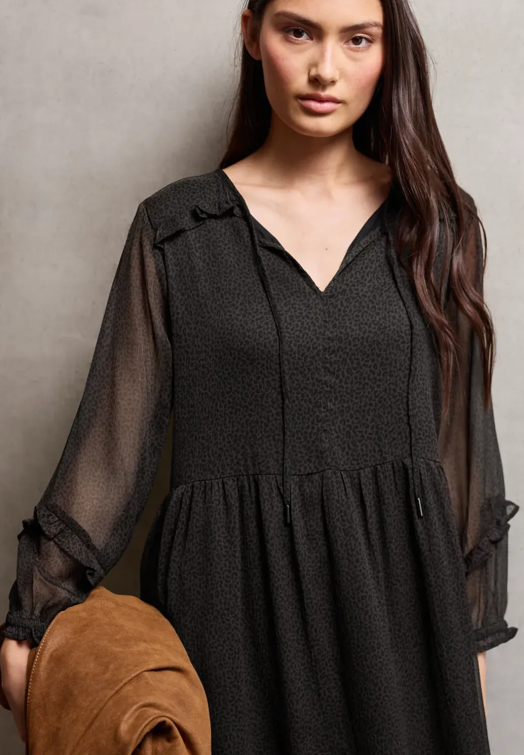 Gedessineerde chiffon jurk