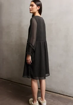Gedessineerde chiffon jurk