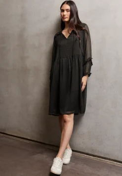 Gedessineerde chiffon jurk