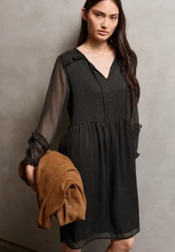 Gedessineerde chiffon jurk