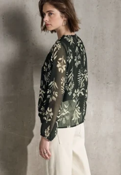 Gedessineerde chiffontuniek