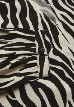 Gedessineerde raglan tuniek