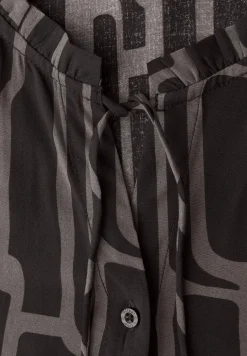 Gedessineerde tuniek met tape