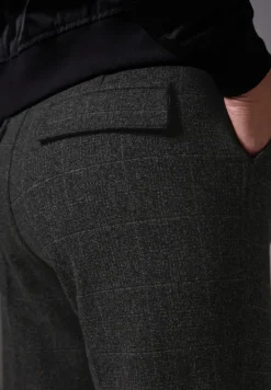 Geruite chino's