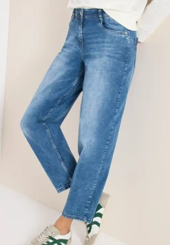 High Waist Barrel Leg Jeans in Loose Fit