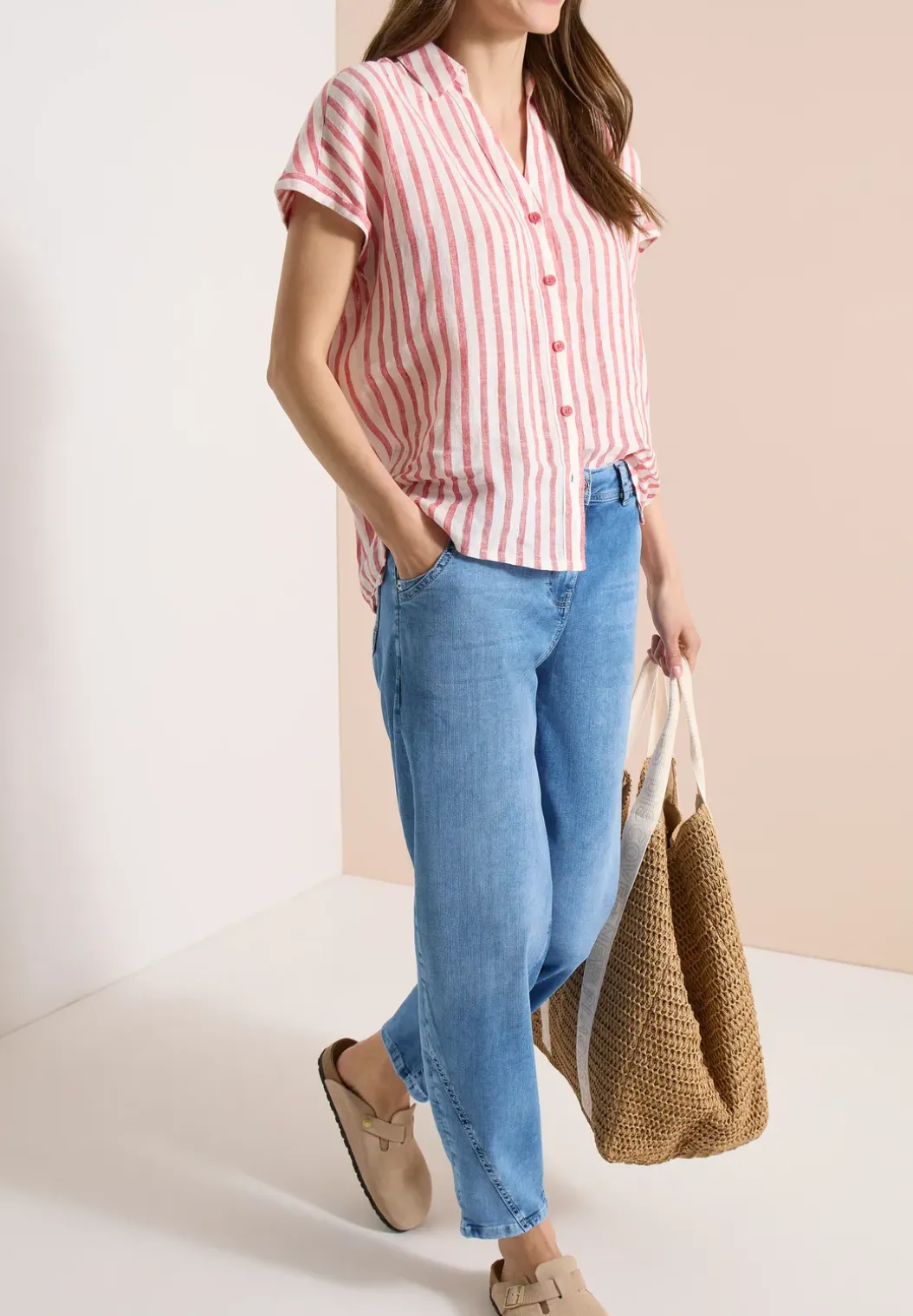 High Waist Barrel Leg Jeans in Loose Fit