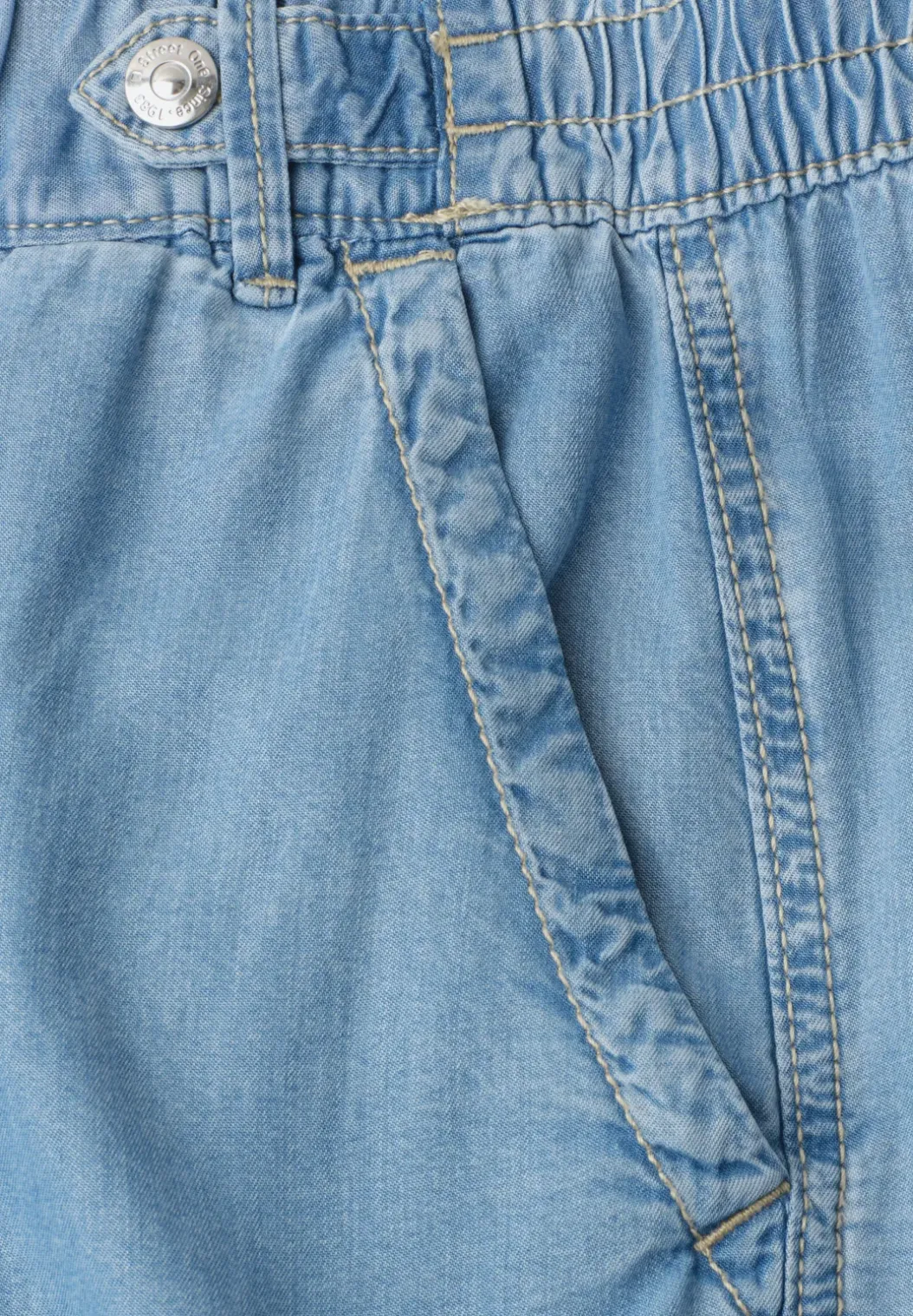 High Waist broek met Wide Legs en knoopdetails