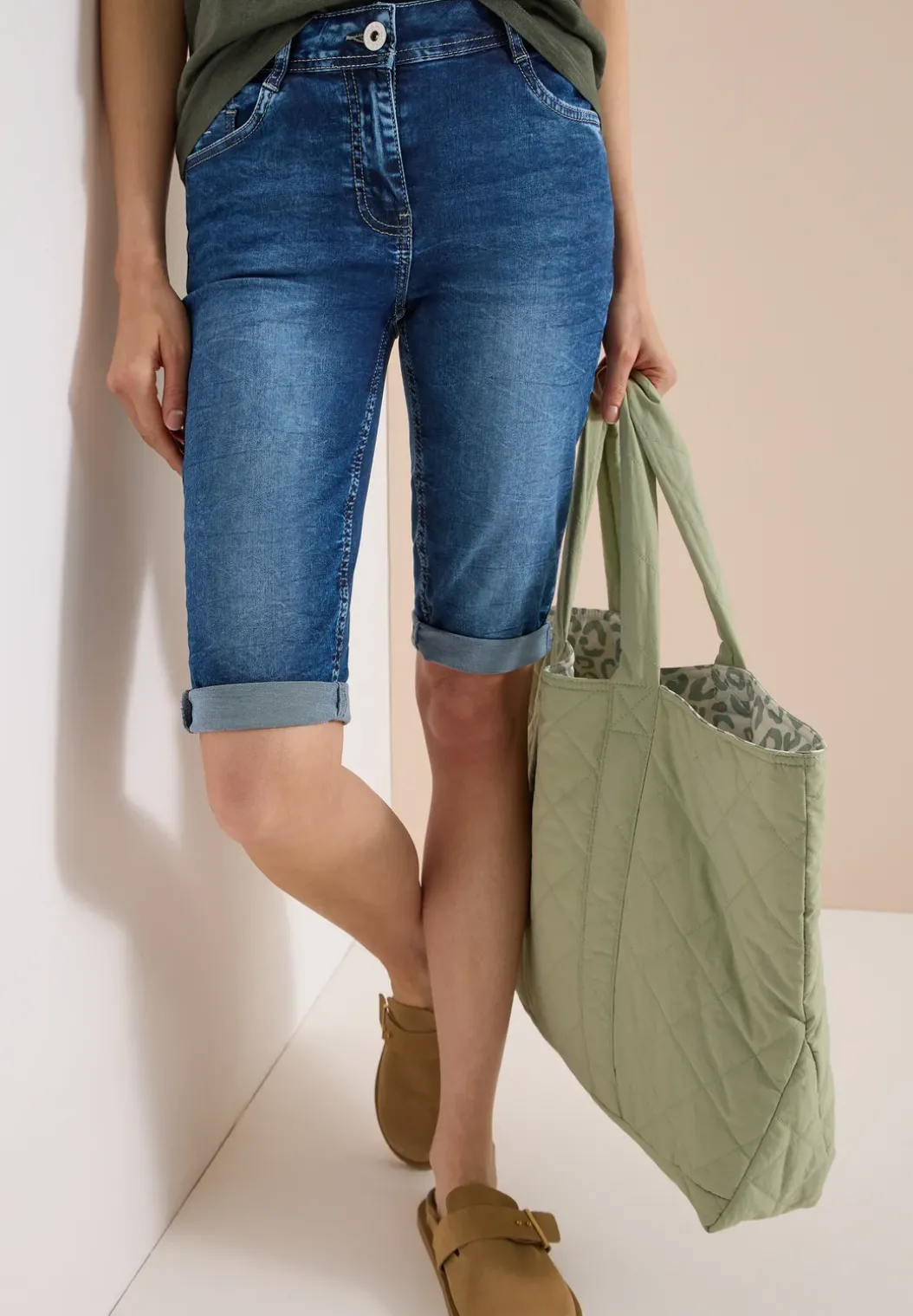High Waist denim shorts met slanke pijpen in Slim Fit