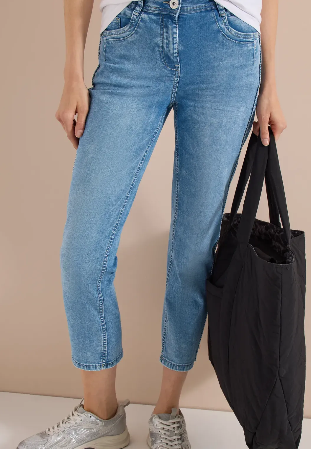 High Waist straight leg jeans in Slim Fit