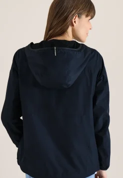 Jas met capuchon en trekkoord