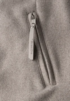 Jas met gebreide details