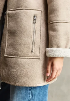 Jas met teddy details