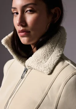 Jas met wol look details