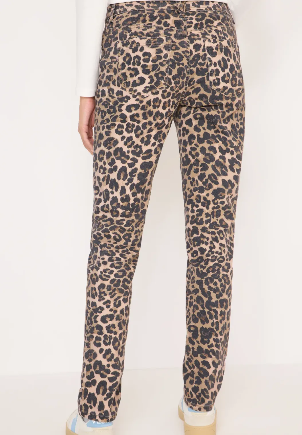 Jeans in leo look