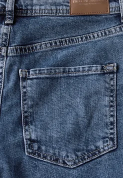 Jeans met destroyed details