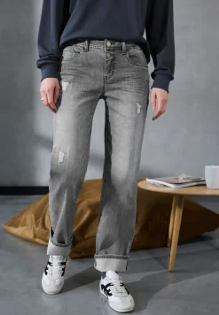 Jeans met destroyed details