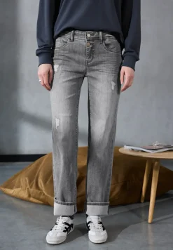 Jeans met destroyed details