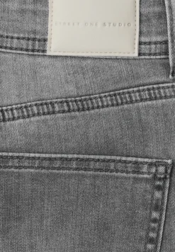 Jeans met destroyed details