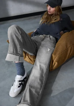 Jeans met destroyed details