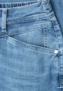 Jeans met taps toelopende pijpen in een Loose Fit