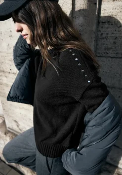 Jumper met klinknagels