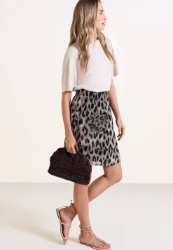Knielange chiffonrok met print