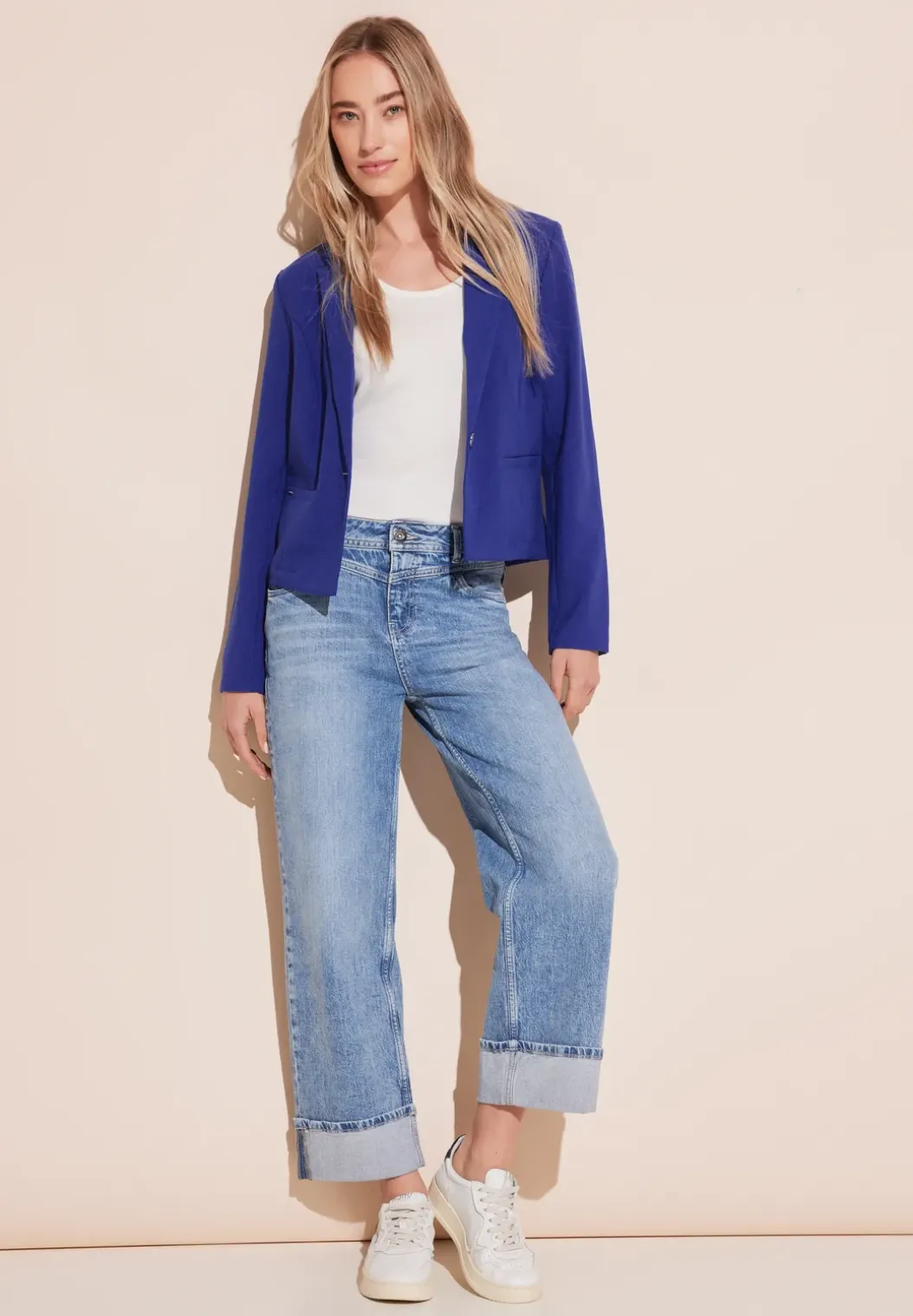 Korte blazer met structuur
