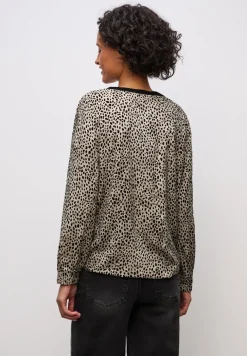 Leo blouse met gespleten hals