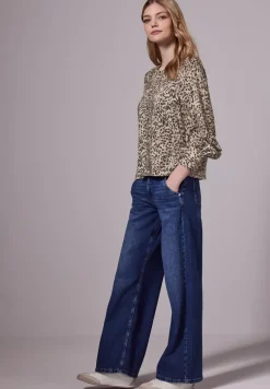 Leo raglan blouse