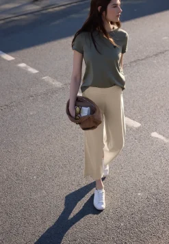 Mid Waist broek met wijde pijpen in casual pasvorm