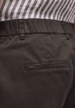 Mid Waist chino shorts in een casual pasvorm