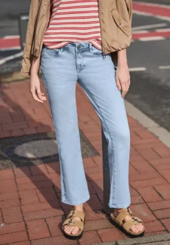 Mid Waist kick flare jeans in een Skinny Fit