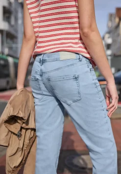 Mid Waist kick flare jeans in een Skinny Fit