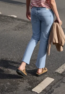 Mid Waist kick flare jeans in een Skinny Fit