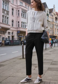 Mid Waist Slim Legs chino's in een casual fit