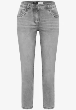 Mid Waist Slim Legs jeans in casual fit